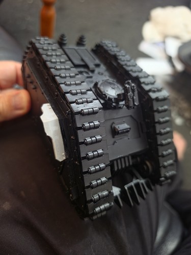 Space marine land raider - land,